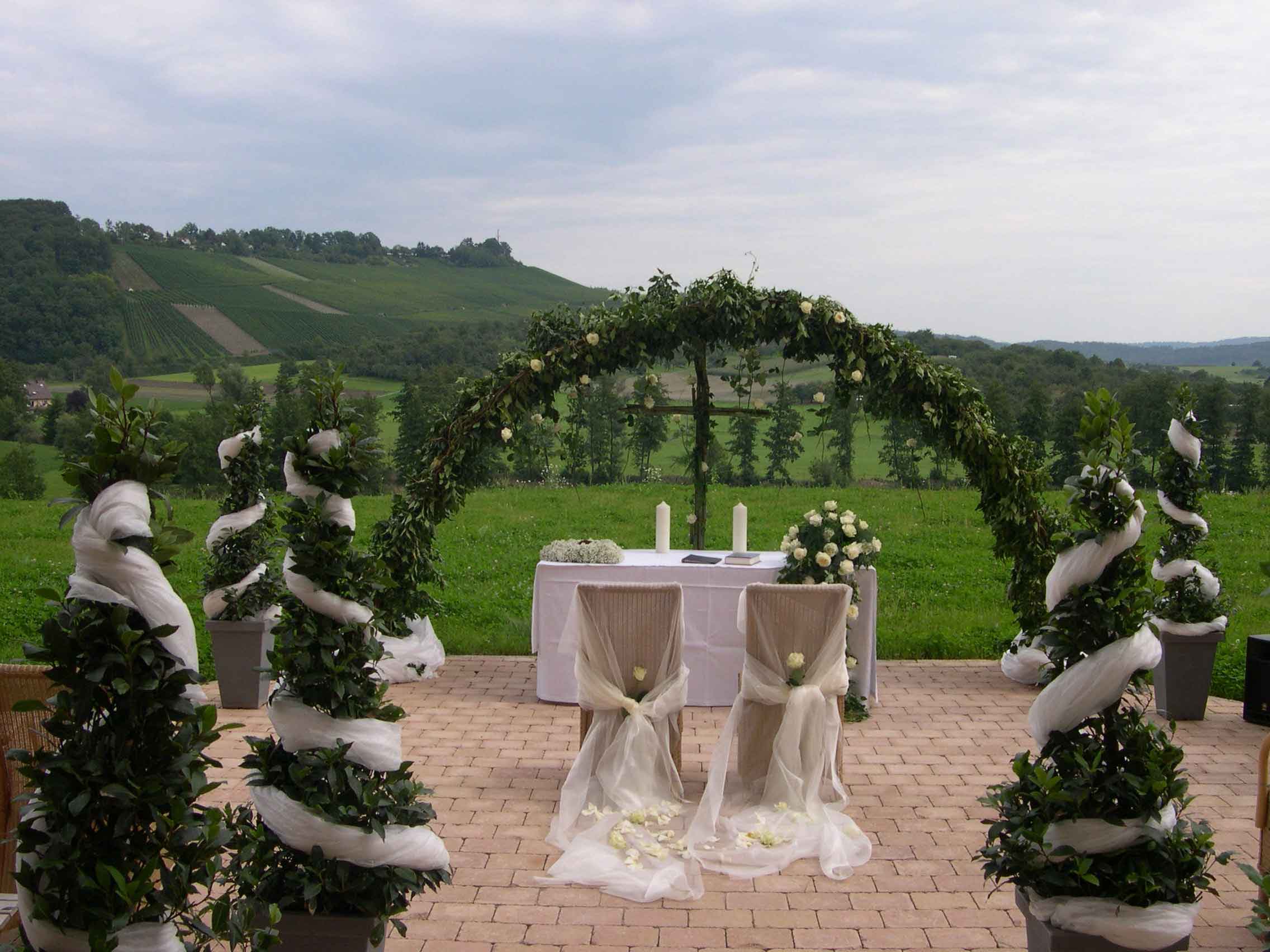 Hochzeit-im-Freien-Landhaus